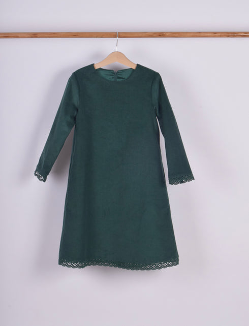 Rochiță cu mâneci 3/4 și borduri dantelate