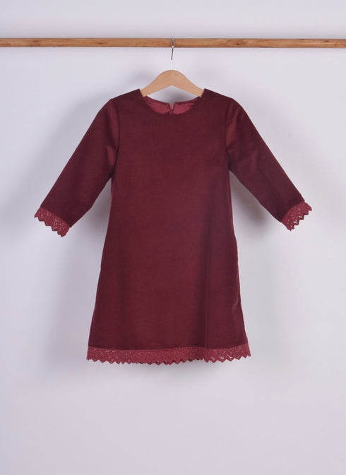 Rochiță cu mâneci 3/4 și borduri dantelate