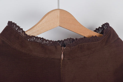 Fustă semi-cloche cu dantelă