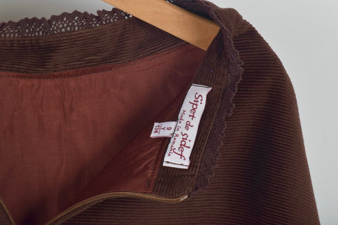 Fustă semi-cloche cu dantelă