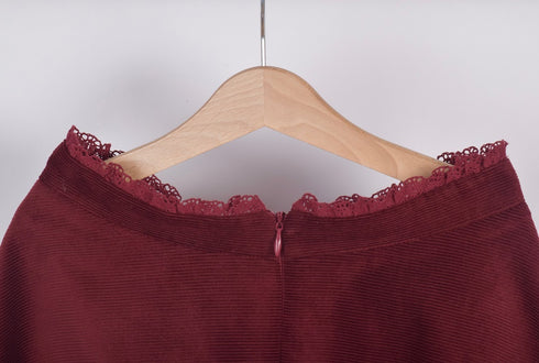 Fustă semi-cloche cu dantelă