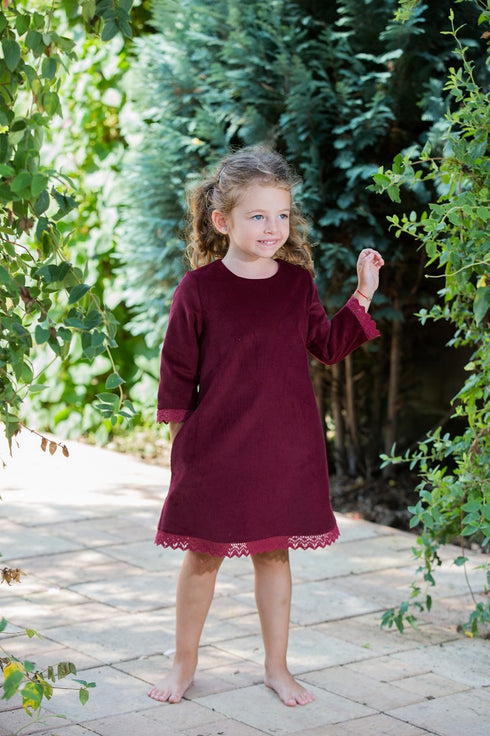 Rochiță cu mâneci 3/4 și borduri dantelate