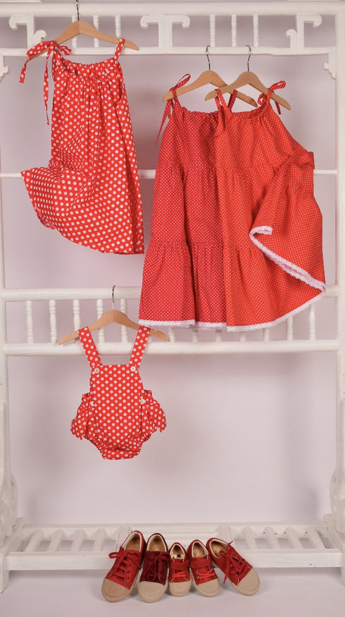 Spielhosen cu buline mari